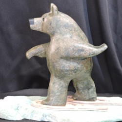 How-Bears-Handle-Deep-Snow
